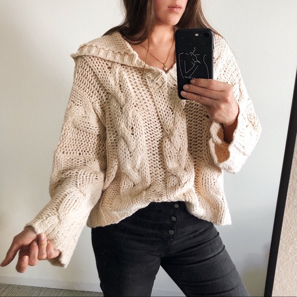 CABLE KNIT HOODED SWEATER - Picture 4 of 7